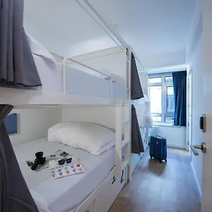 Room00 Hostel